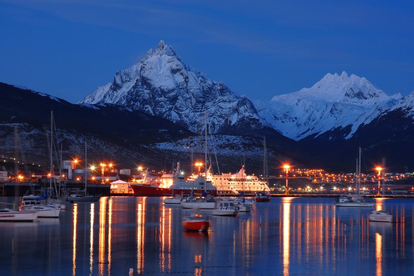 Ciudades del mundo (A a la Z) - Página 11 Ushuaia-Nocturna-%C2%A9-Andres-Camacho-840x560